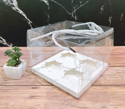กล่องคัพเค้กพลาสติกใสมีเชือกหิ้ว พร้อมฐานรอง 4 หลุม ขนาด 18x18x14ซม. (1ชิ้น/แพค) 2551 - Image 6